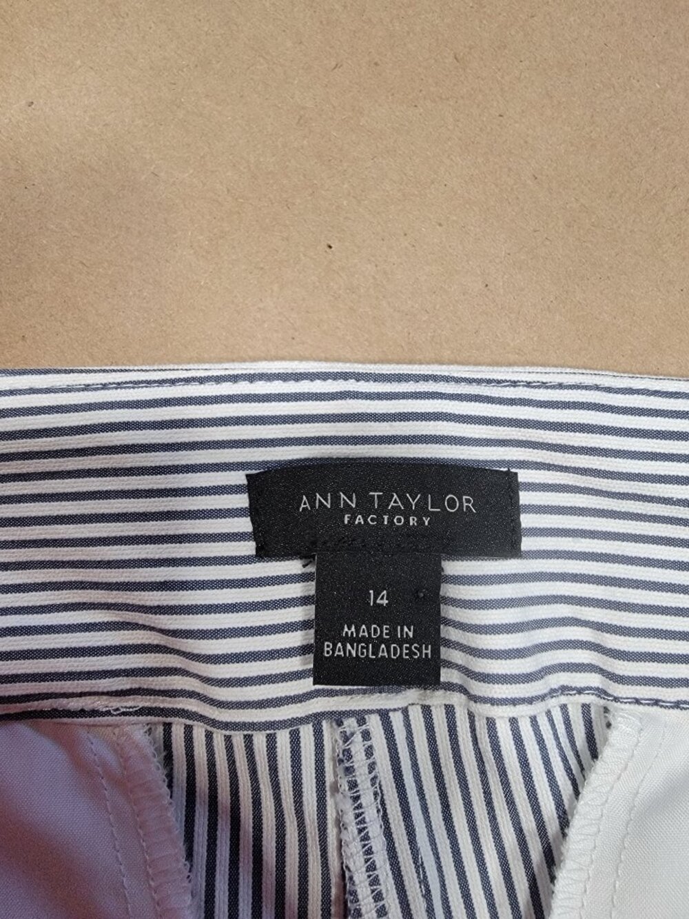 Ann Taylor Size 14 Blue & White Striped Seersucker Pants, Like New Condition - Picture 12 of 13